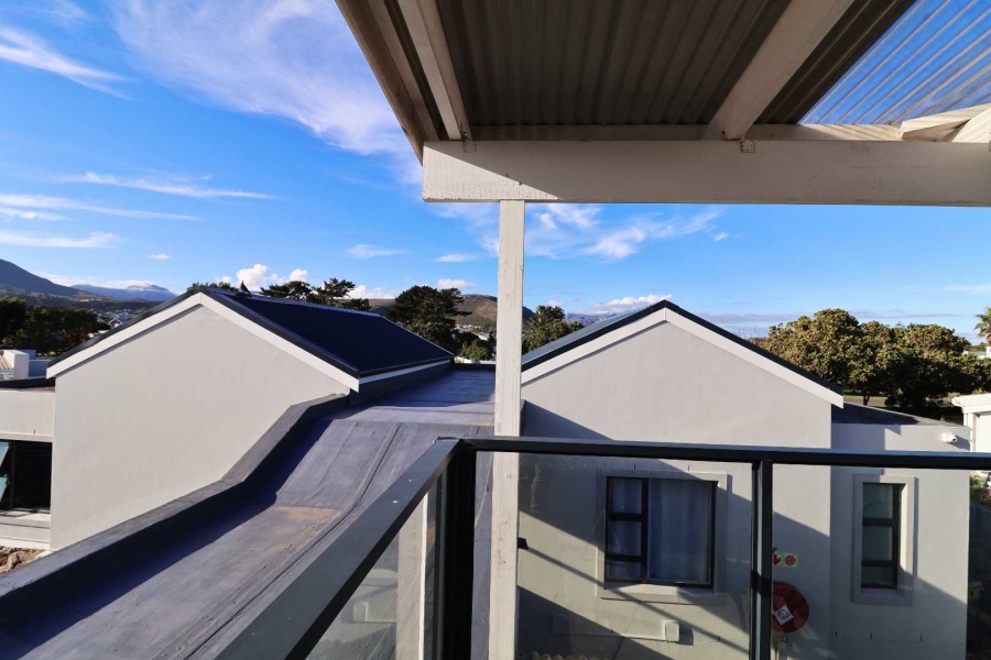 7 Bedroom Property for Sale in Sandbaai Western Cape